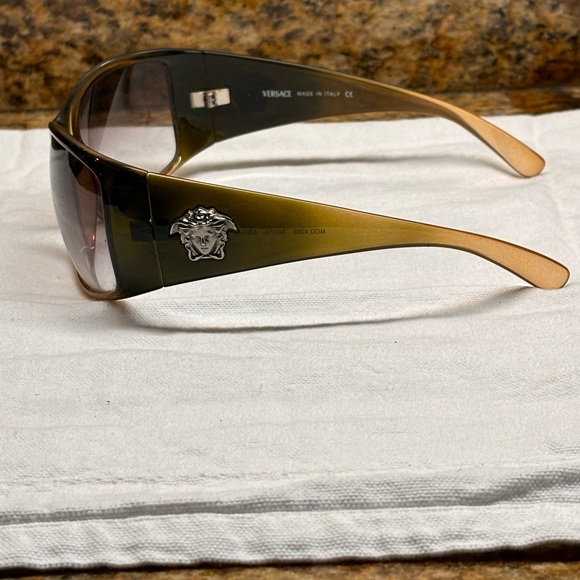 Versace Medusa Model 4055 340/13 Vintage Women’s Sunglasses - Picture 4 of 11